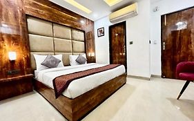 Hotel Cosmo Karol Bagh